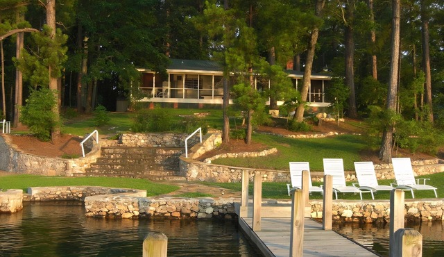 Aubreys Lakewood Cabin -FREE DAY w Qualified Booking- Fishing, Football Friendly