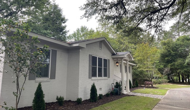 AUBURN CAMELLIA HOUSE! Game Day - w/rsvd downtown football parking, Graduations!