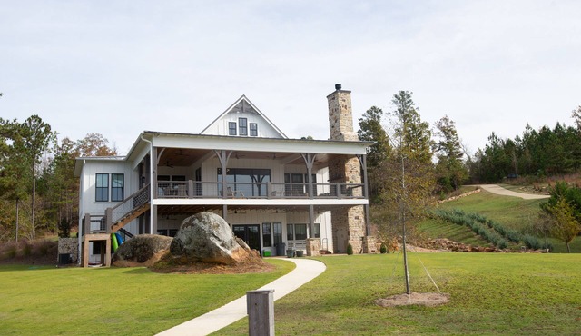 Auburn Game day perfection! Beautiful Lakefront Home. Hot Tub, big water views.