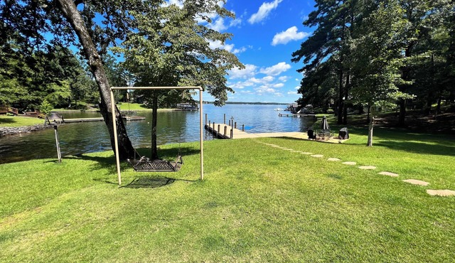 Auburn - Great view and screened in porch - Lake Martin family gatherings
