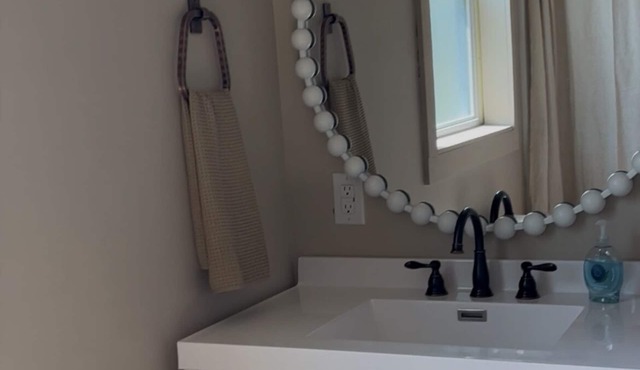 Auburn's Place - Newly renovated 1-bedroom apartment