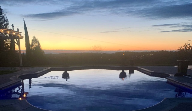Auburn Wine & Beer Country Retreat Sleeps 12+w/Pool Hot Tub Sunset Views Pets