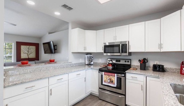Auburndale Getaway Luxurious Style Open Floorplan