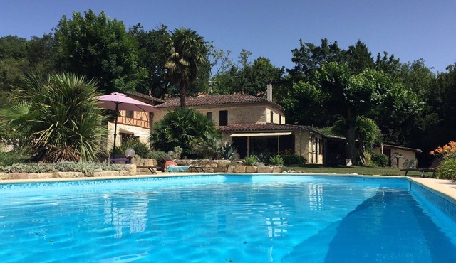 Auch, Luxury house 1km from the center and quiet, swimming pool, park, wifi,