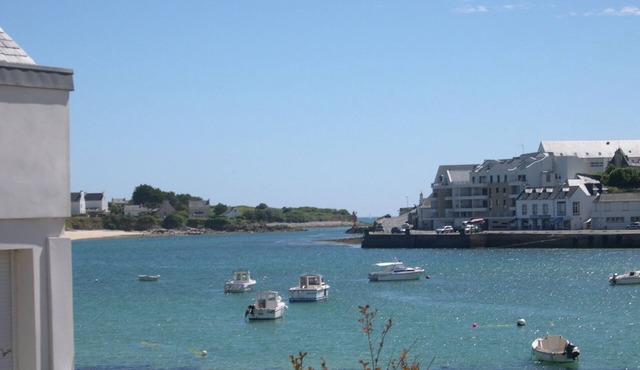 Audierne. plouhinec apartment overlooking the port of Audierne sea view