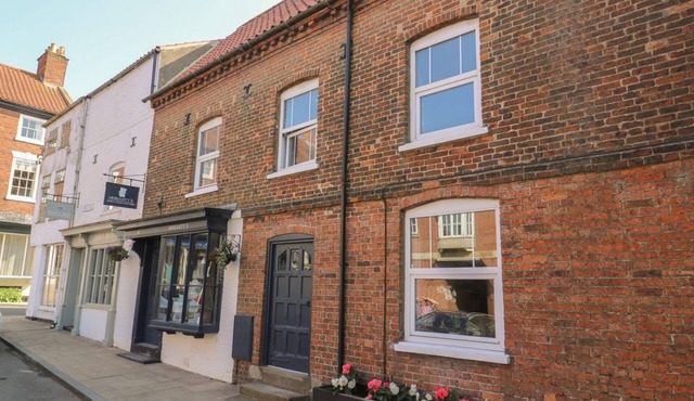 AUDLEBY, family friendly, character holiday cottage in Caistor