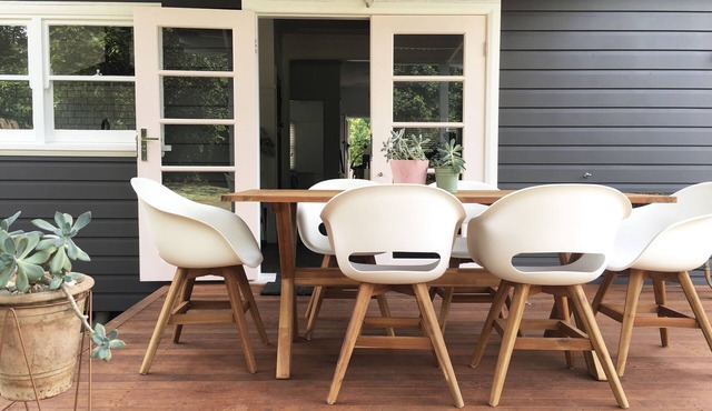 AUDREY'S Five Star Cottage in great central location