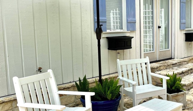 AUDUBON Romantic Cottage on Private Country Estate-40 min. to Waco