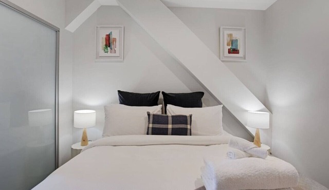 Augustus Harmony Apartment with Parking & Air-con