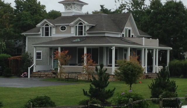 August dates AVAILABLE, Wraparound Porch,n Waterviews, Walk to beach,4 Ensuites