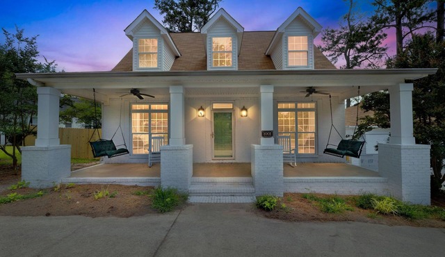 Augusta Getaway Near Masters Porch Swing Deck