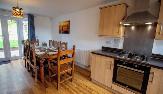 Augusta House - Andover - Large 4 bedroom with garden, near centre