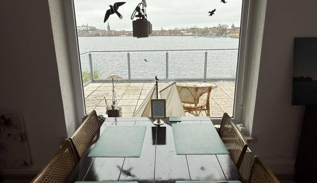 Auguste Viktoria vacation apartment - Holiday apartment directly on the Großer Plöner See in Plön