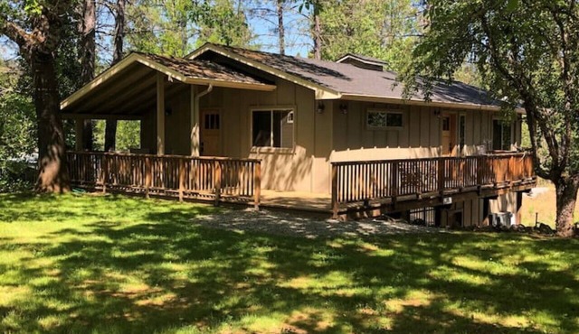 Augustino Vineyard Winery Cabin Cave Junction