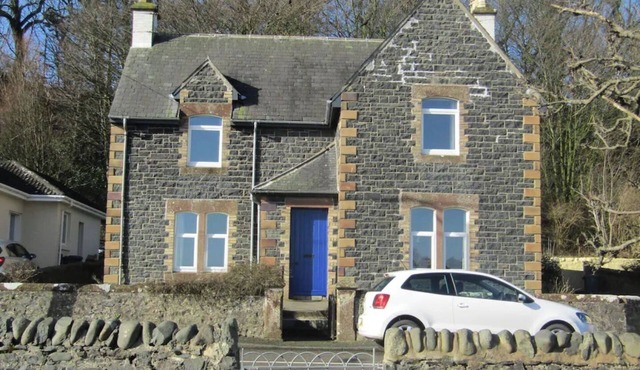 Auld Schoolhouse Sleeps 8 (3 Bedroom)