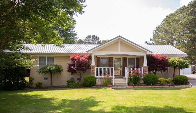 Aunt B's Cottage~Minutes from Hiking, Kayaking, and Waterfalls