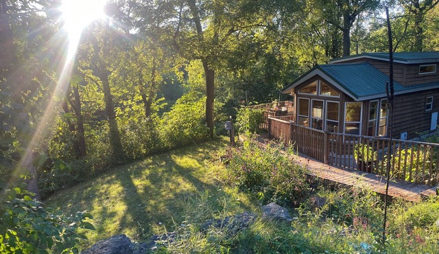 Aunt Happy’s Hideaway: charming 2 bedroom cabin near Mineral Point