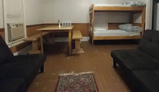 Aunt Jane's Yellow House downtown Great for Events