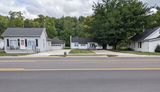 Aunt Rose's Place 2 BR Cottage on River Raisin Monroe Michigan