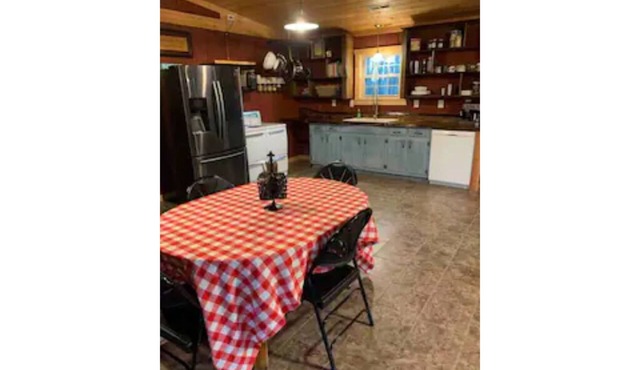 Aunt Sharon’s Bungalow