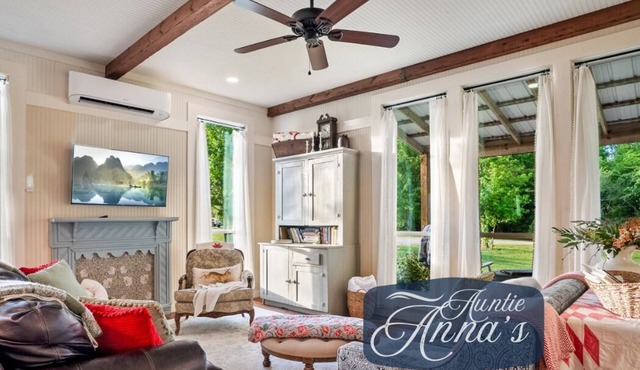 Auntie Anna’s Country Retreat Serving Up Cinnamon Rolls!