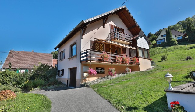 Auntie's house sleeps 4.