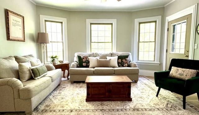 Auntie M’s : Renovated Farmhouse