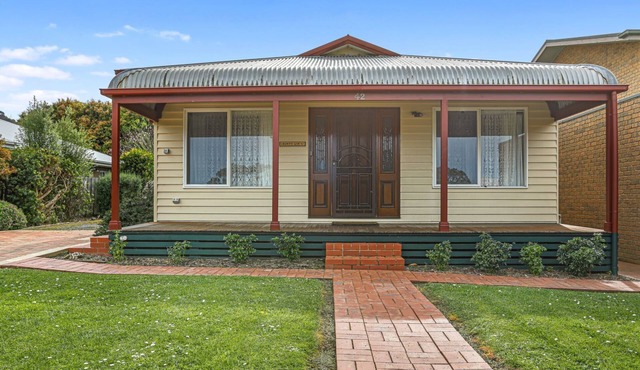 Aunty Wins - At Apollo Bay