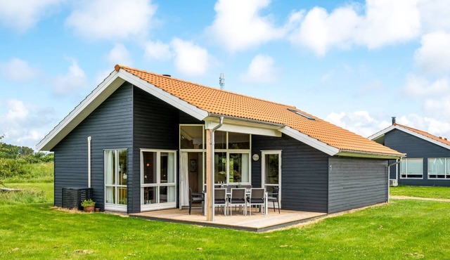 "Aurelie" - from the sea by Interhome