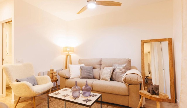 Auriga - Holiday Apartment Rental Girona | Bravissimo
