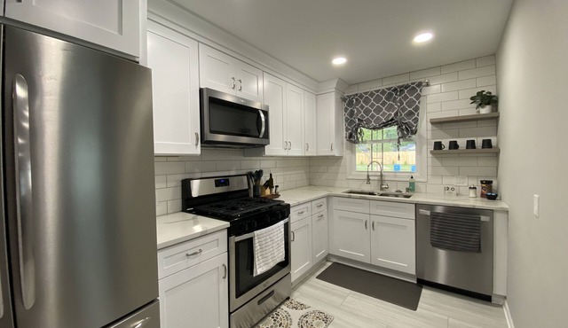 Aurora Apartment with fast Wi-Fi, in the unit laundry and garage.