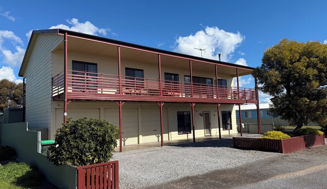 Aurora - Close to beach! Off Peak Special available!