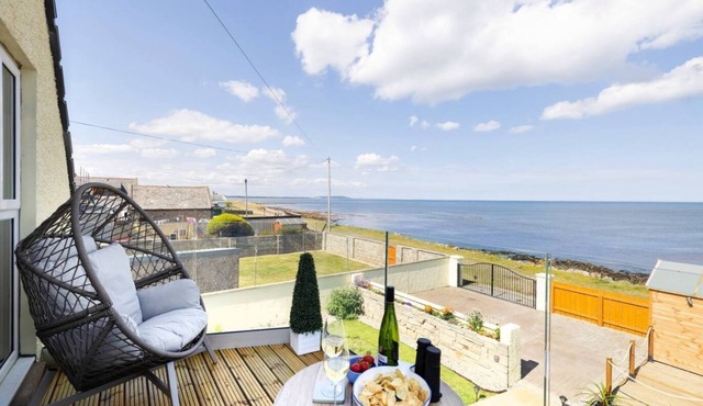 Aurora House: Home on the Coast w/Hot tub! Pet Friendly!