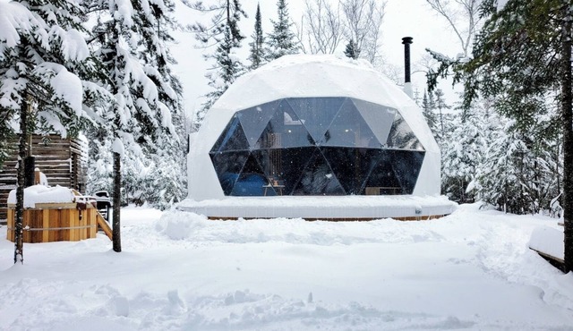 Aurora | Lakefront | Hot tub | Fireplace