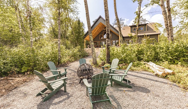 Aurora Lakeside Retreat