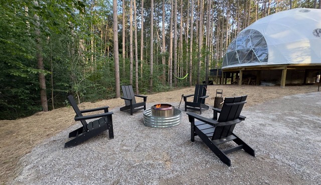 Aurora Luxury Dome + Hot Tub + Sauna + N MI + Kitchen + Bathroom + King + Queen!