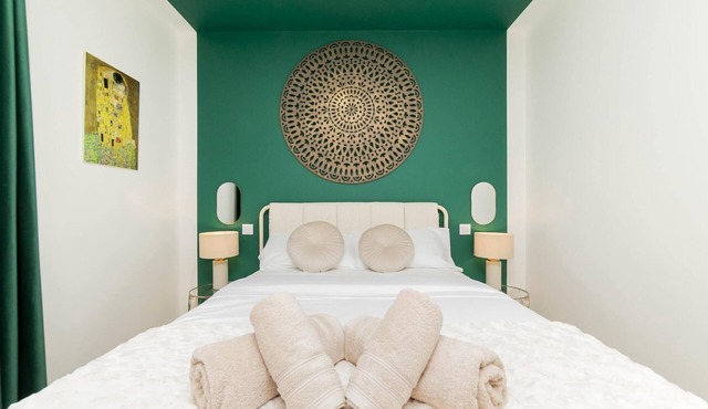 Aurora Stays by Charming VIII, Apartment for 4 with free parking