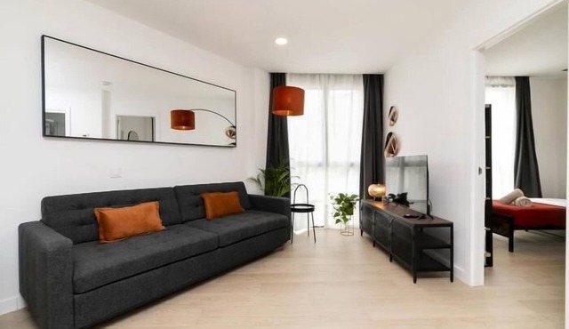 Aurora Stays by Charming X, Apartment for 4 with free parking