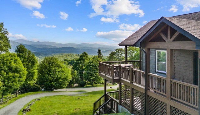Aussies Lookout - Panoramic Mountain Views, Hot Tub, Pool Table!