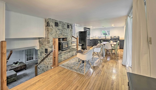 Austerlitz Home w/ Updated Interior + Porch!