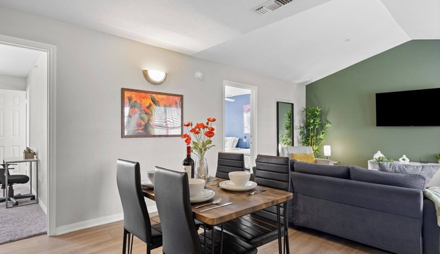Austin 3BR Home for Families & Groups · Sleeps 12 · 10min to UT