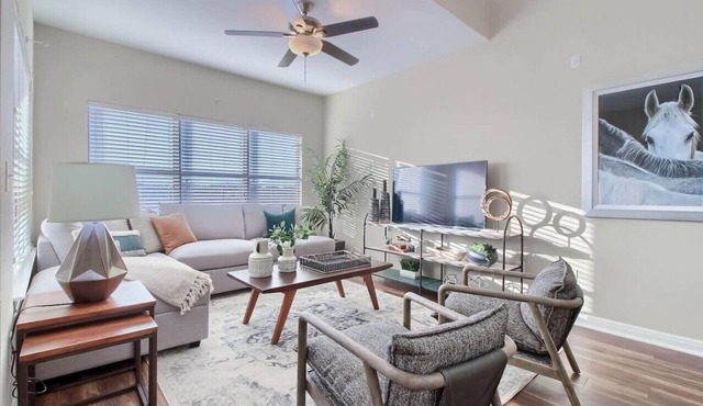Austin 4BR + Loft Townhome + Walk to West Campus