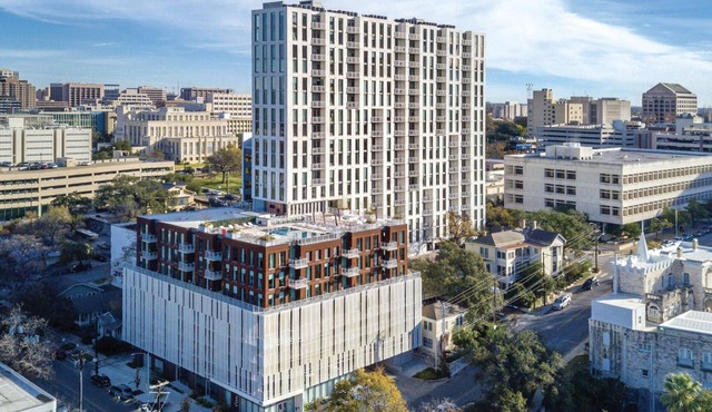 Austin 8th St 1BR Downtown Prime Location SXSW/ACL Rooftop Pool