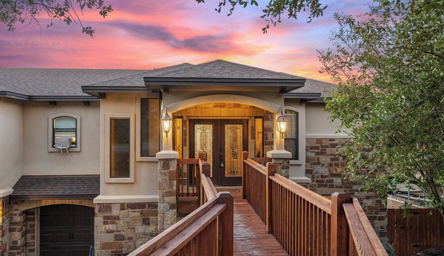 Austin Area Serene Resort Home, Heated Pool, Hot Tub