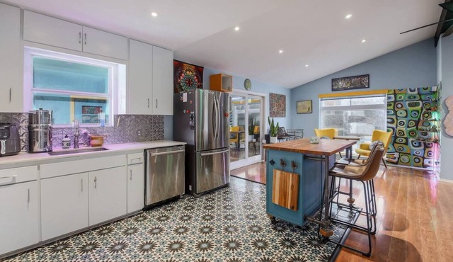 Austin Art House - Pet Friendly - Hot Tub- Sweet Vibes! Minutes to DT