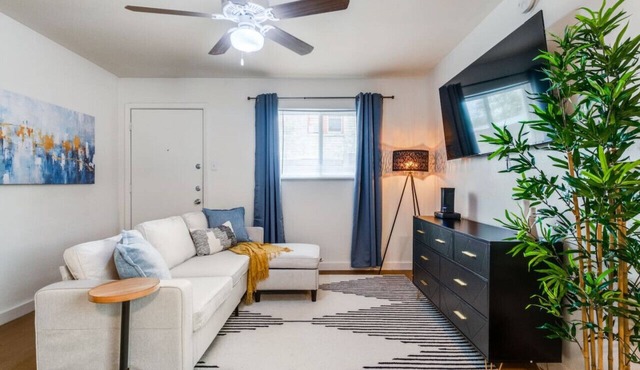 Austin Central | Pet-Friendly | 10 Min to Downtown