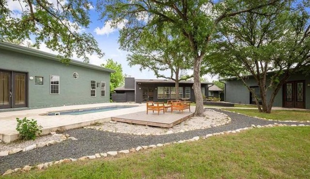 Austin Compound: 3 Homes, Pool, Sleeps 14