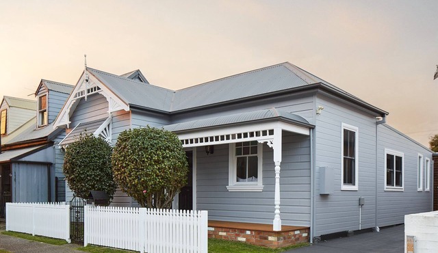 Austin Cottage - Pet friendly holiday house in Newcastle