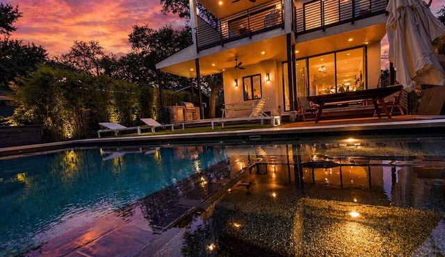 Austin | Downtown Views, Pool, Spa & Walkable