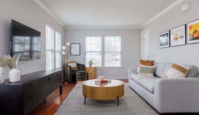 Austin East Side Charmer: 3BR, Firepit, Outdoor Fun